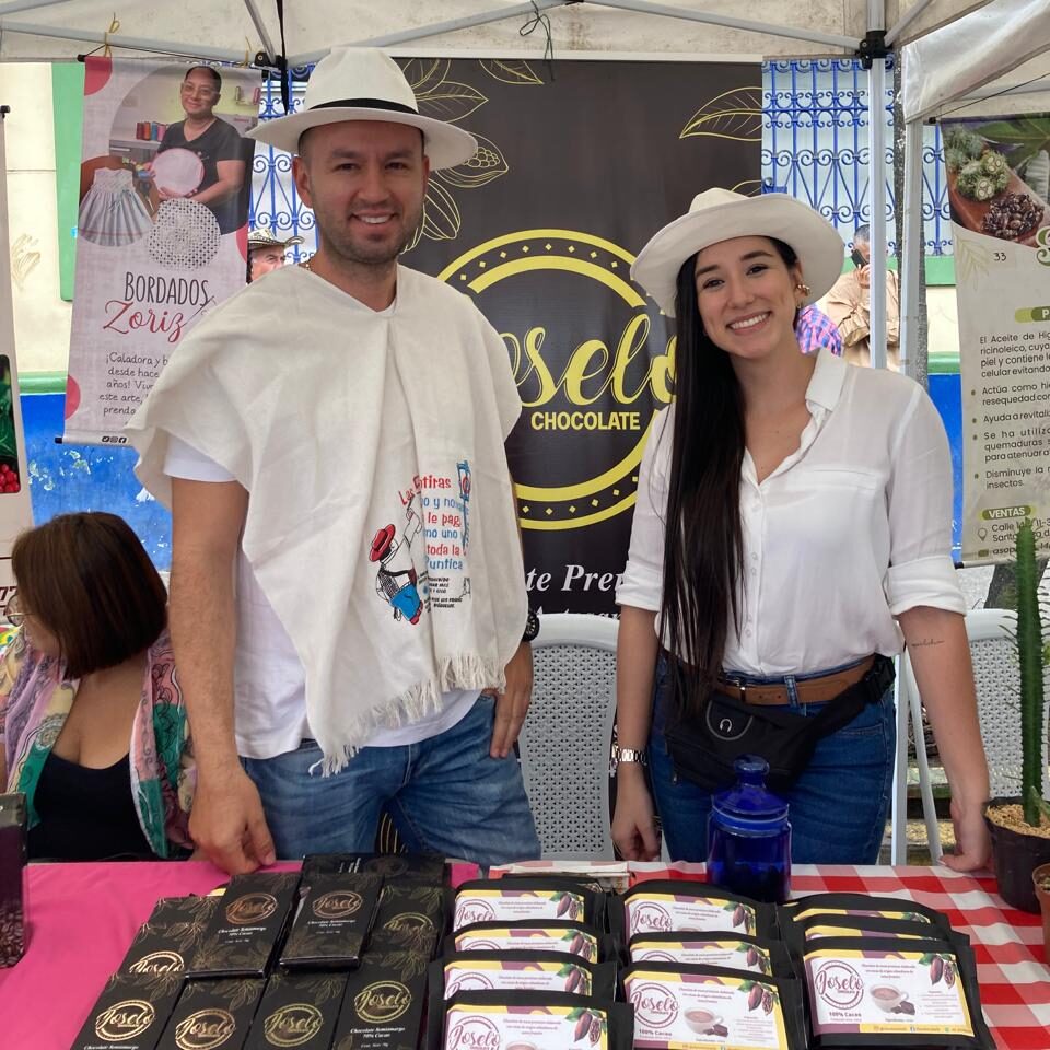 Esta imagen tiene un atributo ALT vacío; su nombre de archivo es Mercado-campesino-edited.jpeg